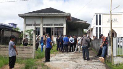 Walaupun Berjalan Alot Akhirnya PN Sintang Laksanakan Eksekusi Lahan dan Bangunan di Kelurahan Rawa Mambok Sintang