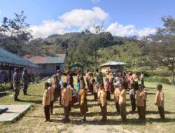 Satgas Kodim Yalimo Yonif RK 751/VJS Ajarkan Baris Berbaris Dan Wawasan Kebangsaan Pada Generasi Muda