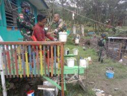 Peduli Terhadap Kesehatan Warga, Tim Kesehatan Satgas Kodim Yalimo Yonif RK 751/VJS Temui Warga Untuk Pemeriksaan dan Pengobatan