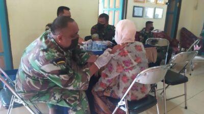 Tim Vaksinasi Mobile Kodim HSS Sasar Desa Lungau