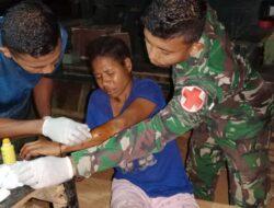 Disabet Parang Saat Dini Hari, Mace Segera Diobati Satgas Yonif 126/KC
