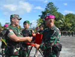 Danrem 174/ATW Pimpin Upacara Penerimaan dan Pelepasan Satgas Pamwil Obvitnas PT. FI dari Yonif 315/Garuda Kepada Yonif 405/SK Serta Pelepasan Satgas Mupe Yonmar 3