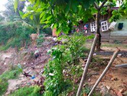 Di Desa Seuneubok Pangou Banda Alam, Prasarana Umum dan Rumah Masyarakat Terancam Ambruk Kesungai