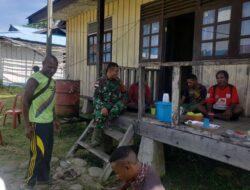 Duduk Santai, Personel Satgas Yonif 126/KC Minum Kopi Bersama Masyarakat Perbatasan