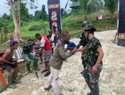 Wujudkan Kebersihan Lingkungan, Satgas Pamtas Yonif 711/Rks Gelar Karya Bakti Bersama Warga Di Papua