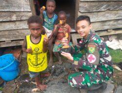 Demi Kesehatan Anak-Anak di Papua, Satgas Pamtas Yonif Raider 142/KJ Berikan Imunisasi