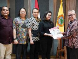 Yayasan Universitas Moestopo Berikan Penghargaan pada Cicit Pahlawan Nasional