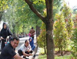 Memeriahkan HUT RI ke-77, Pejabat dan ASN Cat Trotoar