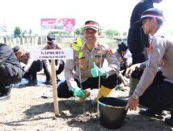 Polres Lhokseumawe Bersama Muspida Plus Gelar Penanaman Serentak 77 Ribu Pohon di Pantai Rancong