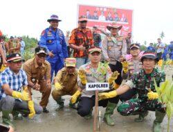 Dengan Tema Aceh Hijau, Kapolres Aceh Timur Mari Menanam Mangrove Kita Mewariskan Kehidupan untuk Anak Cucu Kita