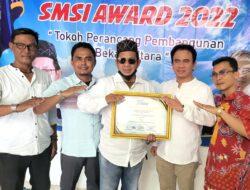 Penggagas Pembangunan Bekasi Utara H. Zakaria Terima Penghargaan SMSI AWARD 2022