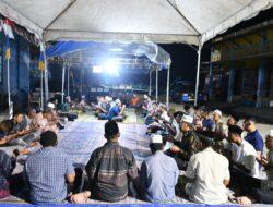 Anggota Satpolairud Polres Aceh Timur Bersama Warga dan Wartawan Tahlilan untuk Almarhum AKP Zainurrusydi