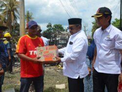 Pj Walikota Langsa Serahkan Bantuan Masa Panik