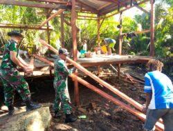 Ringankan Beban Hidup, Satgas Pamtas Yonif 711/Rks Bantu Membangun Rumah Warga
