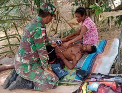 Sigapnya Tindakan Cepat, Satgas Yonif 126/KC Obati Masyarakat yang Terbaring Sakit