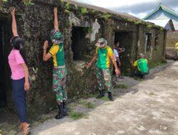 Lestarikan Cagar Budaya, Satgas Yonarmed 1 Kostrad Bersihkan Area Benteng Hoorn