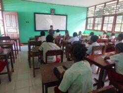 Turut Cerdaskan Generasi Penerus Bangsa, Satgas Yonif 126/KC Jadi Gadik di Sekolah Perbatasan Papua