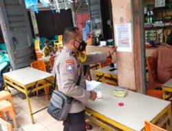 Waspadai Curanmor, Polsek Langsa Lakukan Pemasangan Brosur di Warkop dan Pusat Pasar