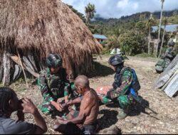 Satgas Yonif Raider 321/GT/13/1 Kostrad Memberikan Pelayanan Kesehatan Kepada Masyarakat Pegunungan Tengah Papua