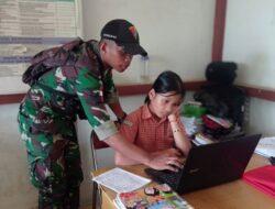 Personel Satgas Yonarmed 19/105 Trk Bogani Mengajar Anak-Anak Di Sekolah Dasar Perbatasan RI-Malaysia