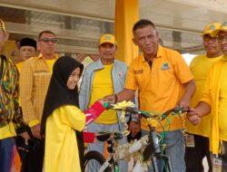 Sambut HUT Golkar Ke-58 Ratusan Masyarakat Aceh Timur Ikuti Jalan Santai