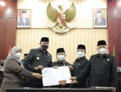 Tri Adhianto dan H.M Saifuddaulah Rapat Paripurna Pembentukan Dana Cadangan Pemilihan Walikota Bekasi Serta Wakil