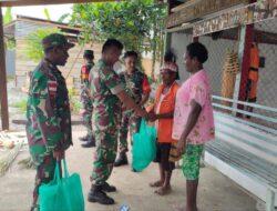 Mengatasi Kesulitan Rakyat di Sekelilingnya, Babinsa Koramil 1710-02/Timika Berikan Bantuan Kepada Tokoh Masyarakat Setempat