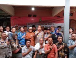 Kombes Pol Hengki, S.I.K, M.H, Kunjungi Warga Sumur Batu Bantar Gebang Ajak Aktifkan Kembali Siskamling