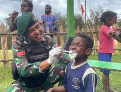 Sambut Bulan Penuh Kasih dan Harapan, Satgas Yonif Mekanis 203/AK Adakan Sosialisasi Sikat Gigi dan Pertandingan Voli