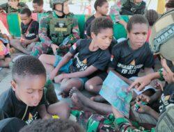 Kreatifitas Menuju Papua Cerdas! Satgas Yonif R 321/GT Dirikan Pondok Pintar, Tumbuhkan Anak Papua Semangat Belajar