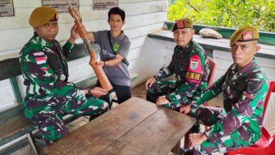 Warga Kembali Serahkan Senjata Api Ke Satgas Yonarmed 5/105 Tarik/Pancagiri