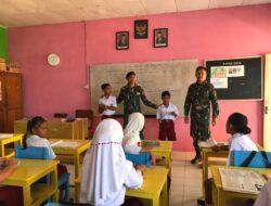 Peduli Kesehatan Anak-Anak, Satgas Yonarmed 1 Kostrad Berikan Edukasi Sikat Gigi Sehat
