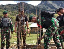 Peletakan Batu Pertama oleh Satgas Yonif Mekanis 203/AK Guna Pembuatan Monumen Kasih di Distrik Malagayneri
