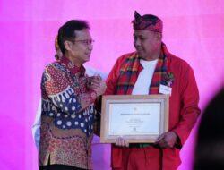Kemenkes Serahkan  Sertifikat Eliminasi Penyakit Kaki Gajah pada 5 Kota dan Kabupaten
