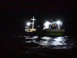 Bakamla RI Evakuasi Korban Kapal Mati Mesin di Perairan Pulau Rote