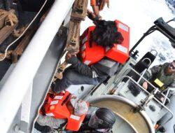 Bakamla RI Evakuasi Korban Kecelakaan 2 Kapal di Laut Timor