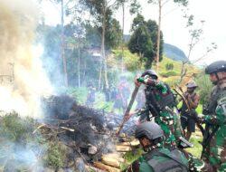 Sinergi Membangun Negeri, Satgas Yonif 721/Mks Bersama Masyarakat Gelar Doa Bersama dalam Rangka Pembangunan Jalan di Distrik Malagayneri
