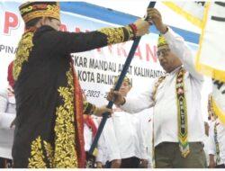Panglima Besar LMAKB Kaltim Kukuhkan Pengurus DPD LMAKB Kota Balikpapan