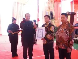 Bupati Terima Penghargaan Kapolda Kaltim di HUT ke 78 Brimob