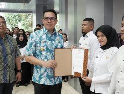 Wali Kota Samarinda Melantik Pegawai Honorer Menjadi PPPK