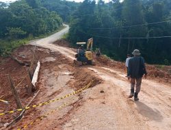 Akses Jalan Penghubung Tiga Kampung Longsor, DPUPR Berau Lakukan Perbaikan Darurat