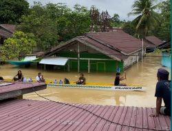 Banjir Menggenang Kampung Pegat Bukur. Belum Ada Bantuan Mengalir