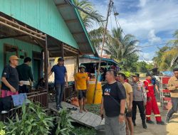 Ketua DPRD Berau Salurkan Bantuan Sembako untuk Korban Banjir di Kampung Long Ayap