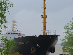 Kapal KM. BWT Sukses 010 Tabrak Jembatan Bujangga, KUPP Tanjung Redeb Beri Tanggapan Resmi