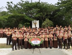 HUT Pramuka ke-64, Kwarcab Berau Gelar Ziarah ke Taman Makam Pahlawan