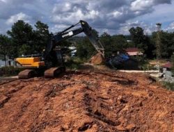 Ketua DPD Perindo Berau Turunkan Alat Berat Tangani Longsor di Kelurahan Rinding