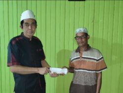 Agus Uriansyah Serap Aspirasi dan Serahkan Bantuan Pembangunan Masjid An Nur di Merancang Ulu