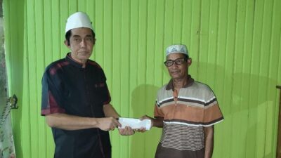 Agus Uriansyah Serap Aspirasi dan Serahkan Bantuan Pembangunan Masjid An Nur di Merancang Ulu