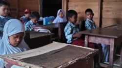 DPRD Soroti Ironi Pendidikan di Gunung Tabur, 54 Siswa Masih Menumpang