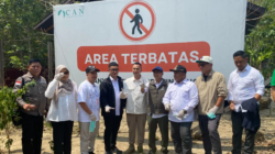 Gamalis Serahkan Bantuan Rp500 Juta untuk Warga Kampung Merasa